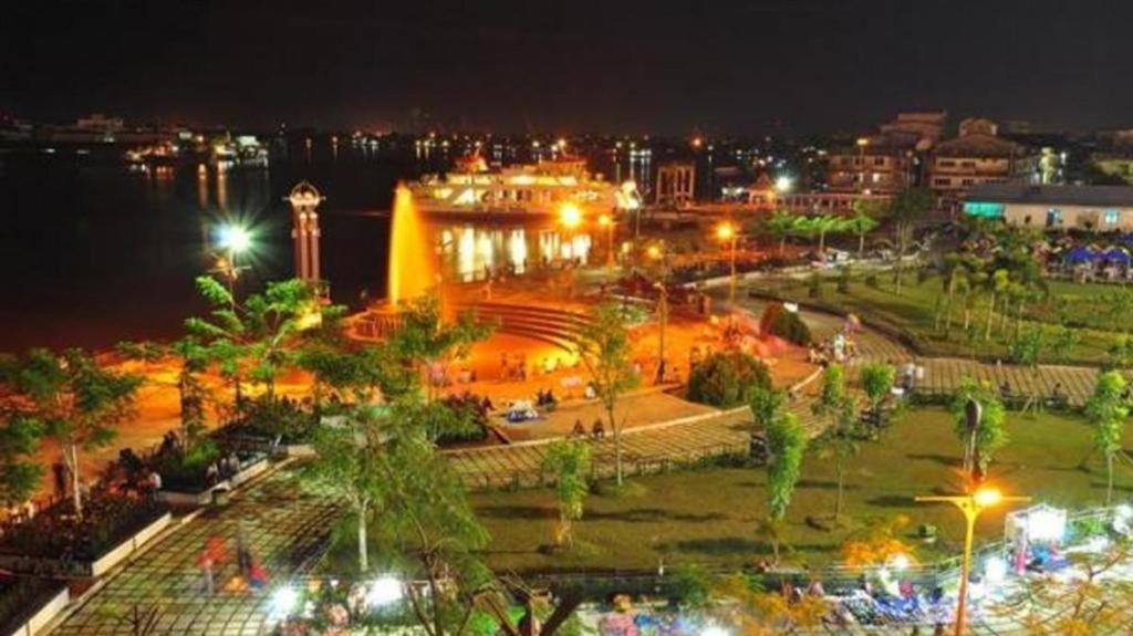 Orchardz Hotel Ayani Pontianak Exterior foto